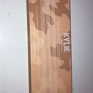 kylie jenners pressed powder eye shadow